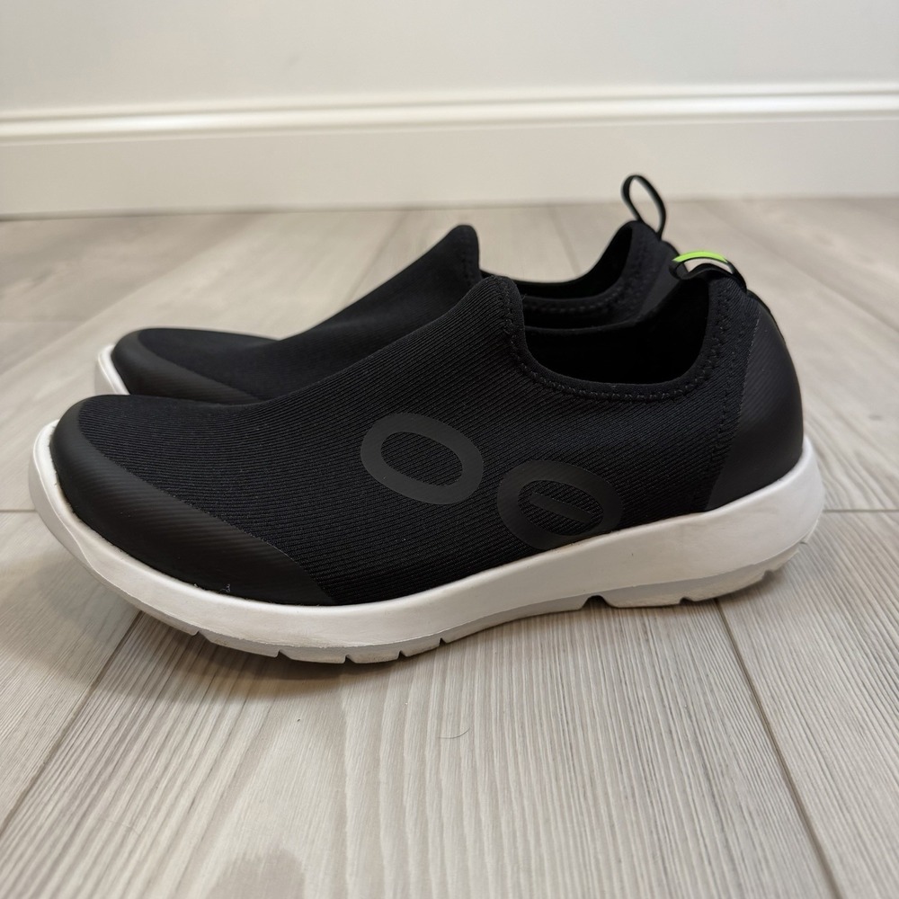 Oofos Women's Size 9 OOmg Sport Low Shoe Sneakers Black White